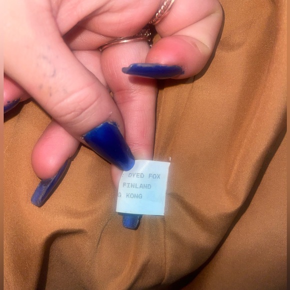 Authentic Fox Fur Coat- Henig Furs- PERFECT Condition, Like New - Picture 4 of 8